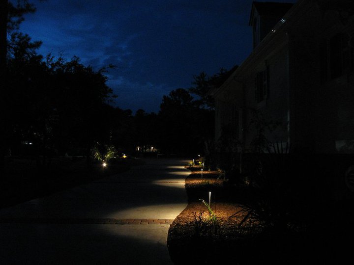 Pathway landscape lighting