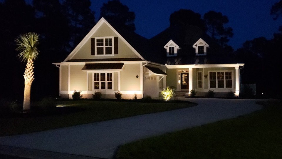 Professional landscape lighting design on house done by an outdoor lighting company