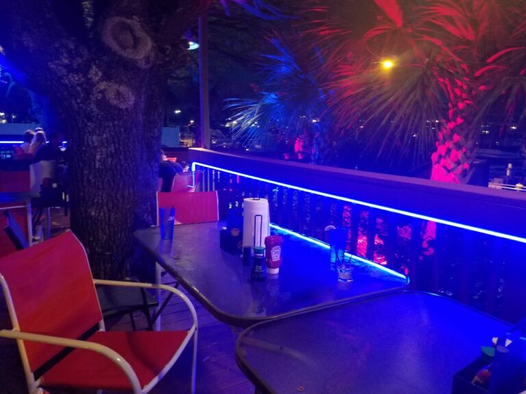 Outdoor led landscape lighting design done by an outdoor lighting company